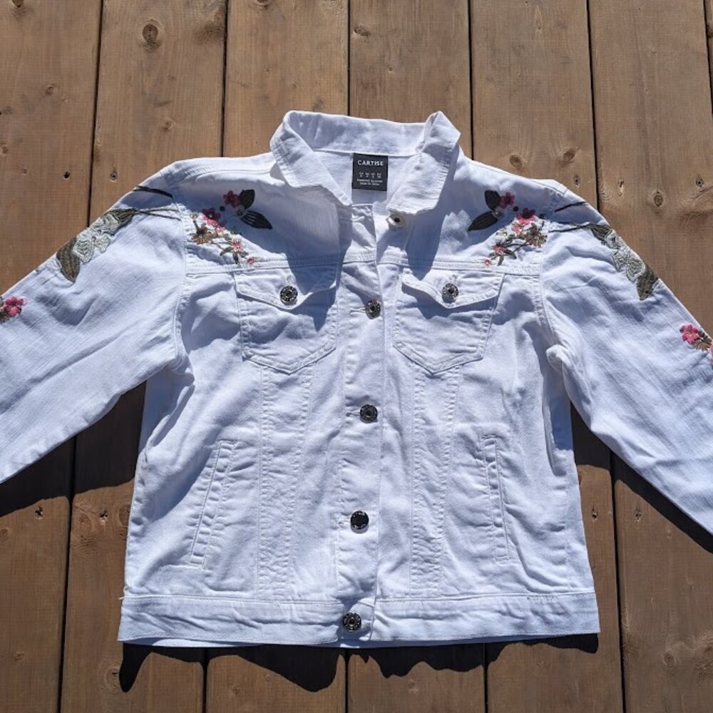 Cartise White Denim Jacket with Floral Embroidery Size US 4